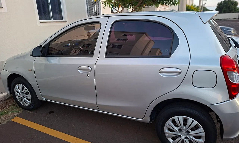 Toyota Etios X 1.3 F...