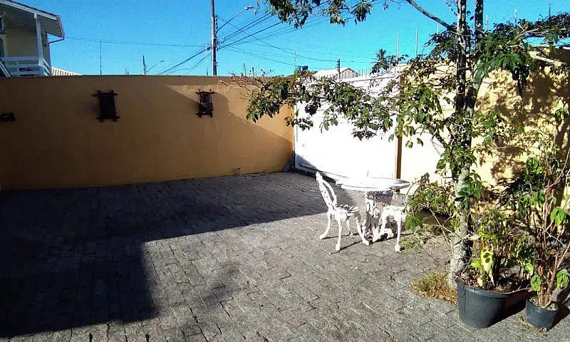 Aluga-Se Ótima Casa ...