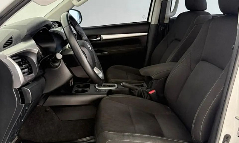Toyota Hilux Cd Sr 4...