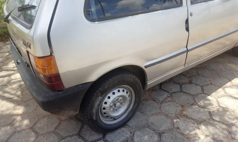 Vende-Se Fiat Uno 19...