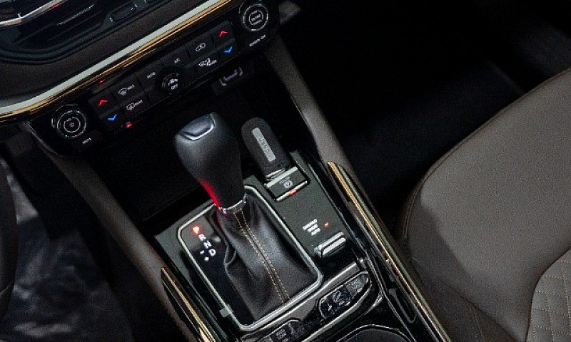 Jeep Commander Overl...