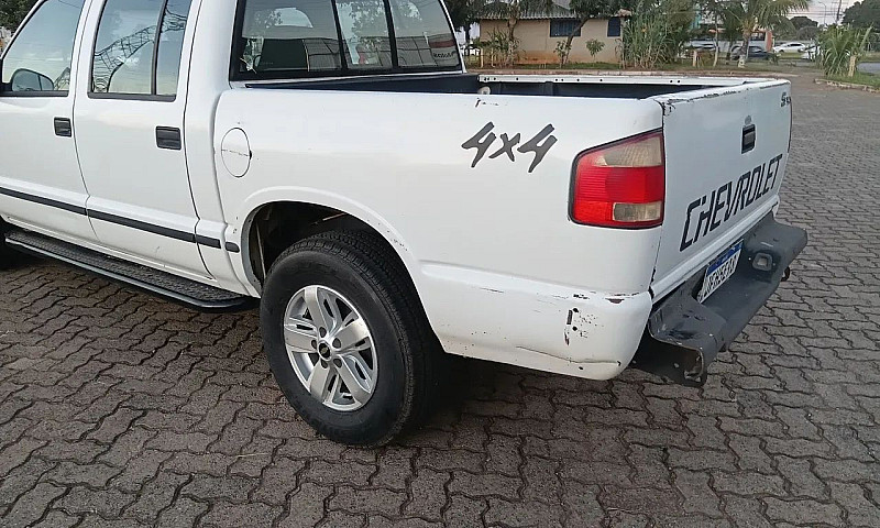Chevrolet S10 Pick-U...