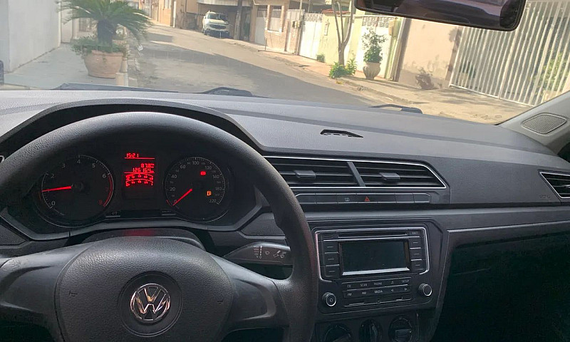 Volkswagen Voyage 1....