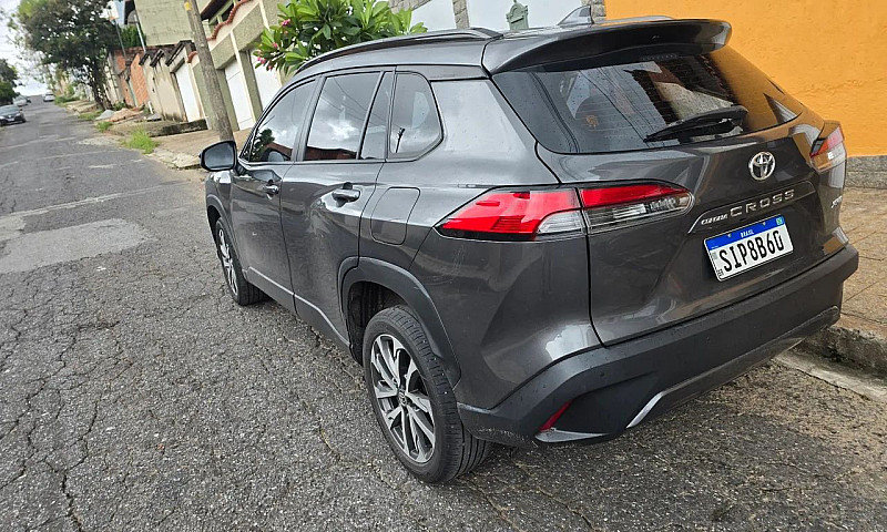 Toyota Corolla Cross...
