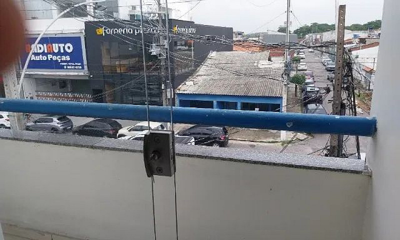 Apto Com 2/4  R$- 2....