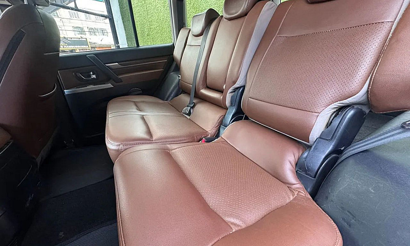 Mitsubishi Pajero Fu...
