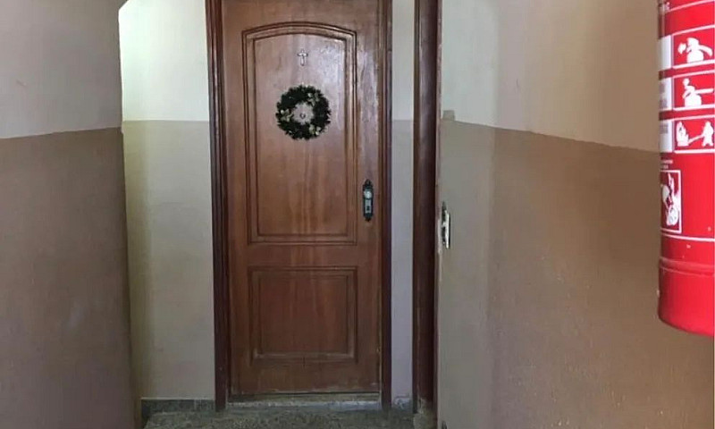 Alugo Um Quarto/ Fla...