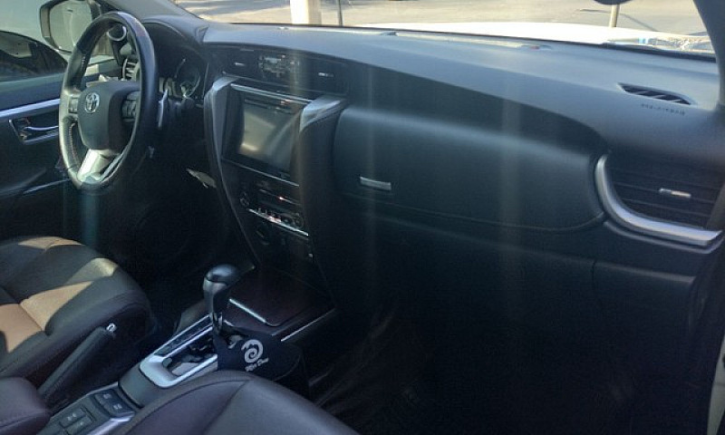 Toyota Hilux Sw4 Srx...