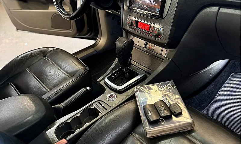 Ford Focus Ghia Sed....