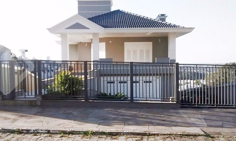 Casa À Venda Com 3 D...