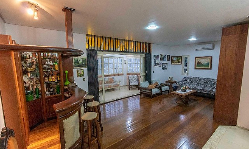 Casa Em Tristeza...