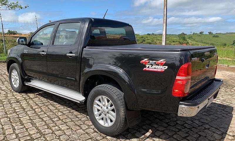 Toyota Hilux ...