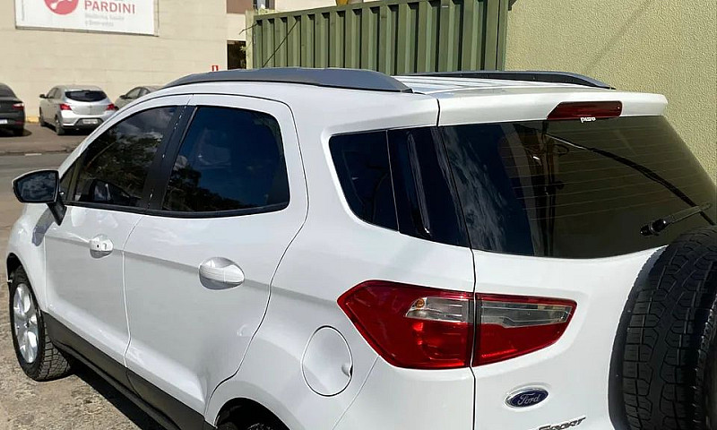 Ford Ecosport Titani...