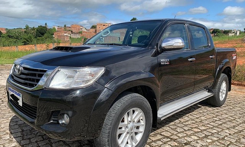 Toyota Hilux ...