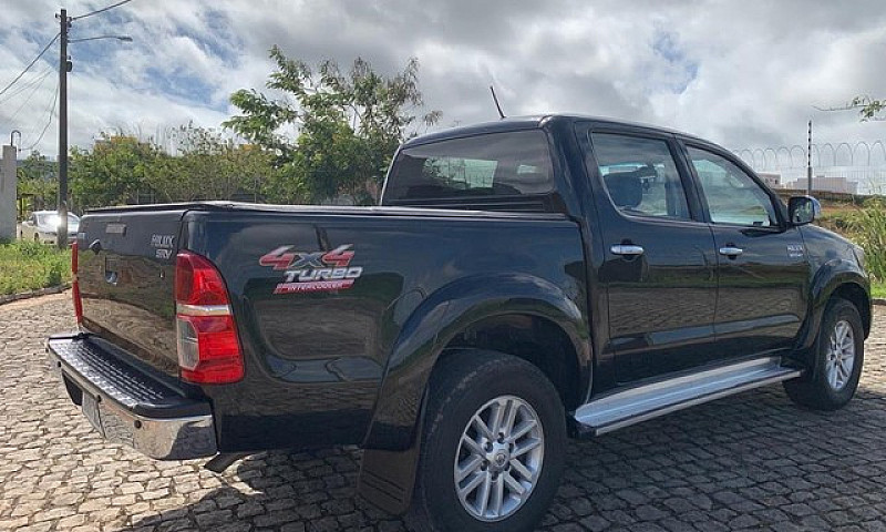 Toyota Hilux ...