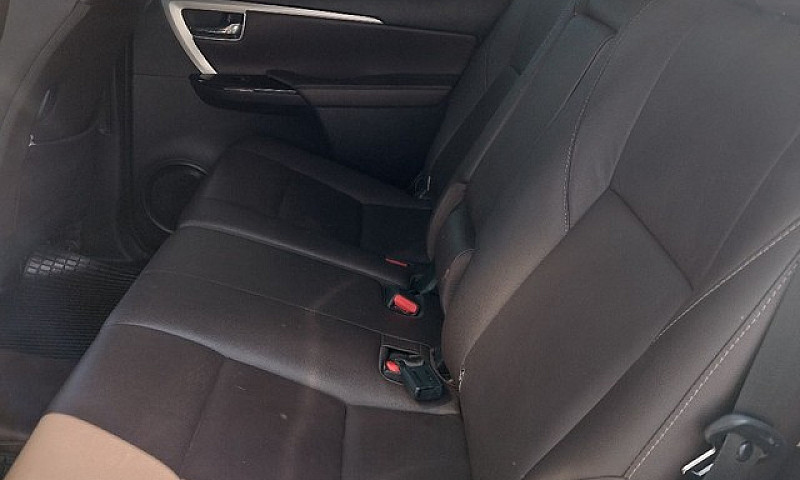 Toyota Hilux Sw4 Srx...