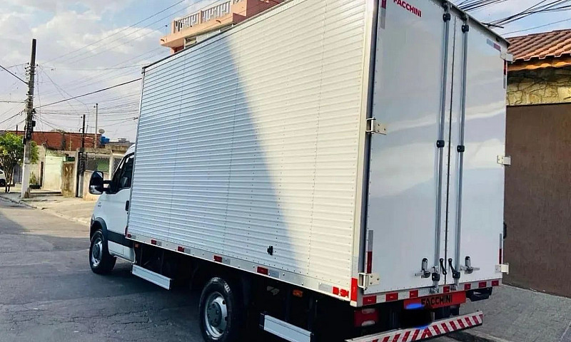 Iveco 35S14 Baú Seco...