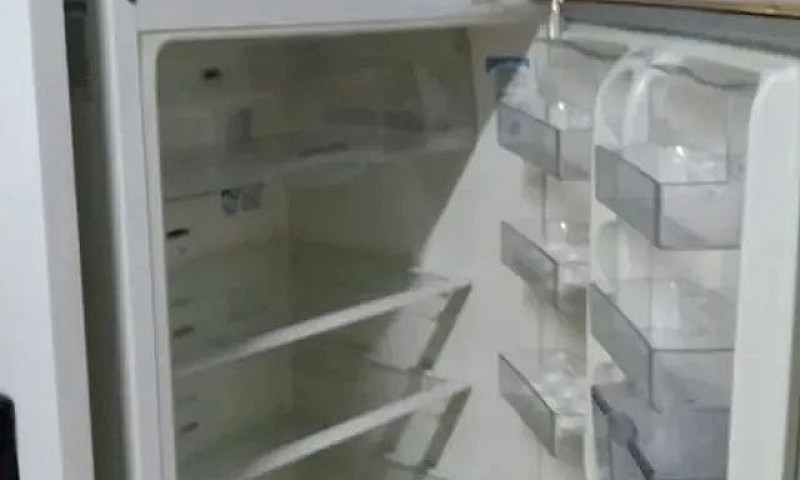 Aluga-Se Ótima Casa ...