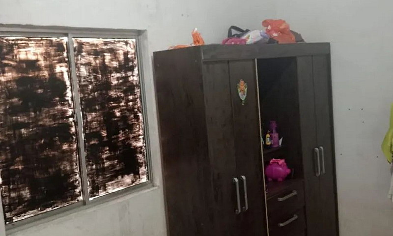 Vendo Uma Casa ...