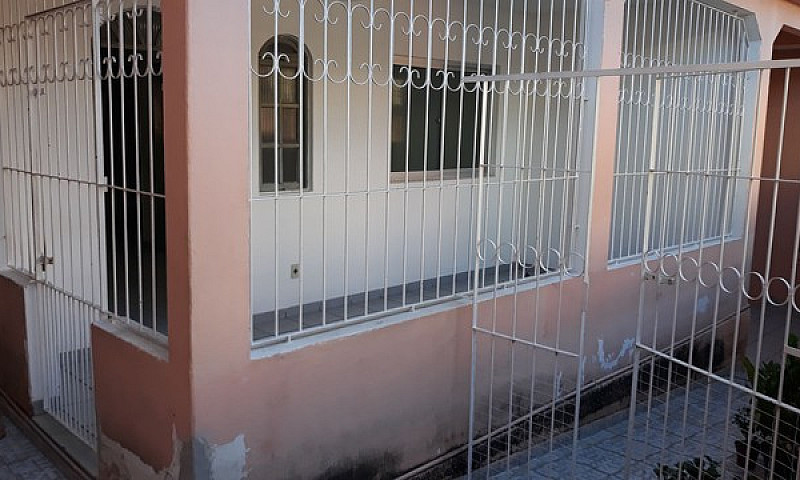 Aluga-Se Casa 3 Quar...