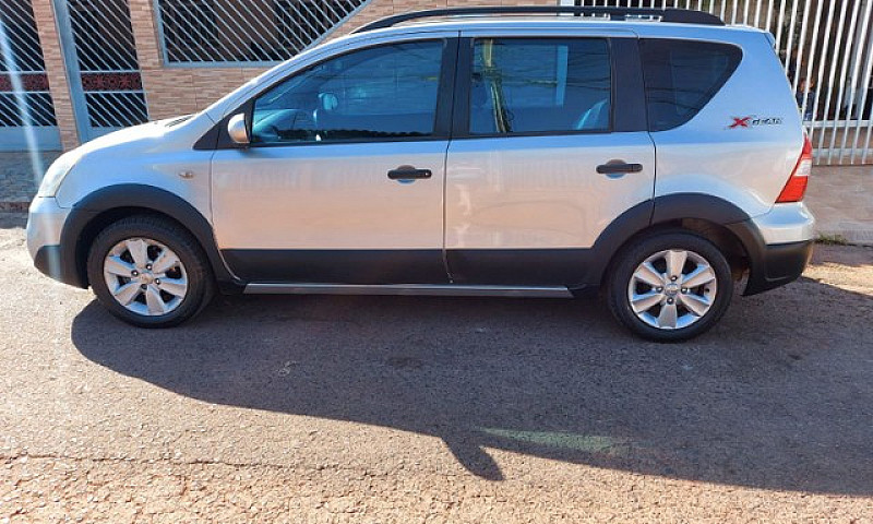 Vendo Livina Xgear 1...