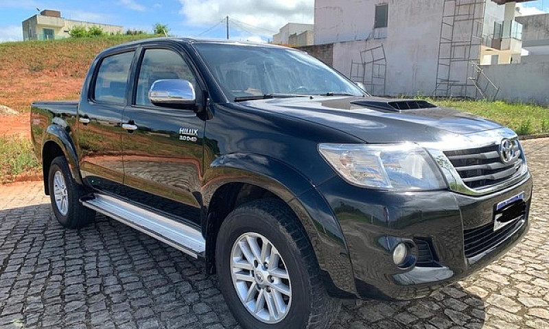 Toyota Hilux ...