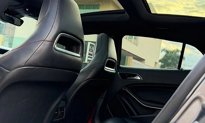Mercedes-Benz Gla 45...