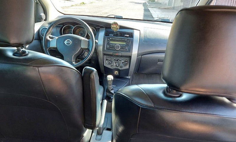 Vendo Livina Xgear 1...