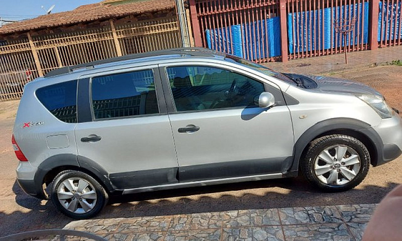 Vendo Livina Xgear 1...