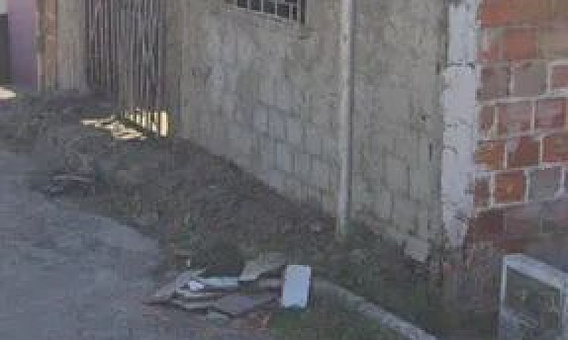 Vende-Se Casa...