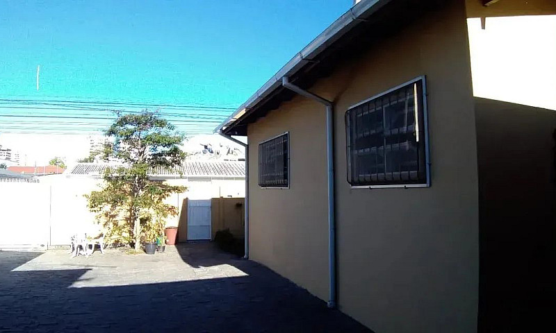 Aluga-Se Ótima Casa ...