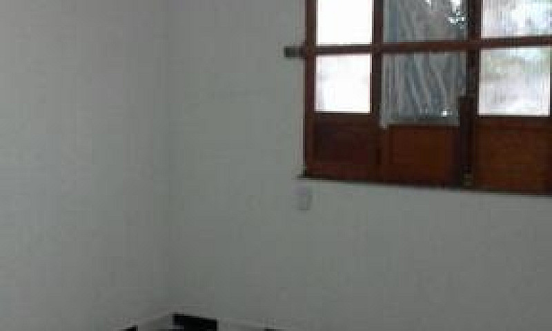 Casa Com 02 Dormitór...