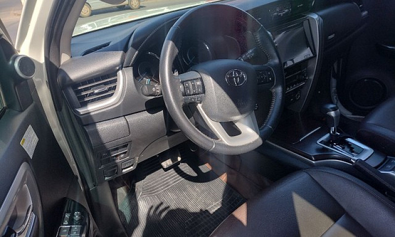 Toyota Hilux Sw4 Srx...