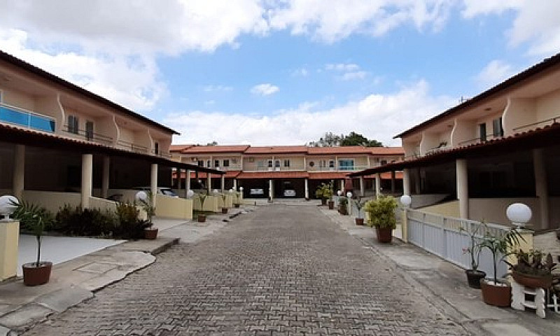 Casa De Condomínio S...