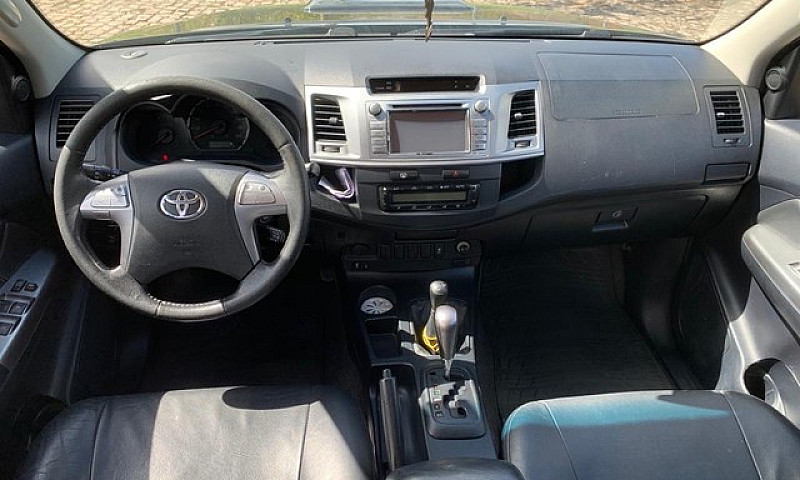 Toyota Hilux ...
