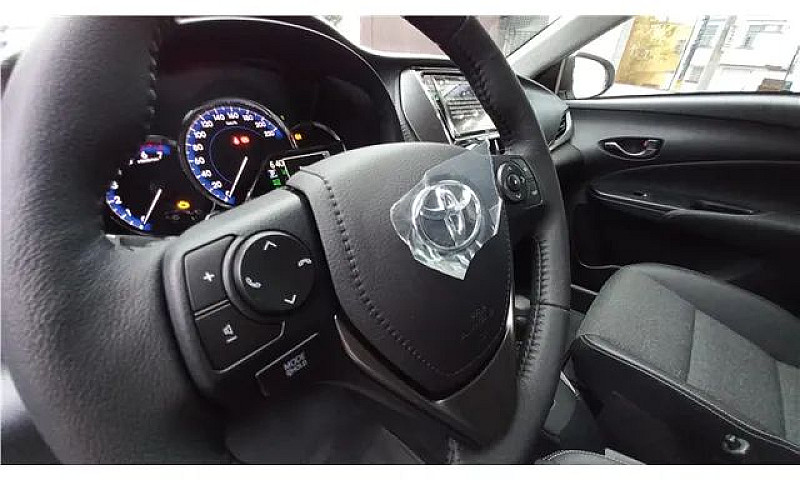 Toyota Yaris 2024 1....