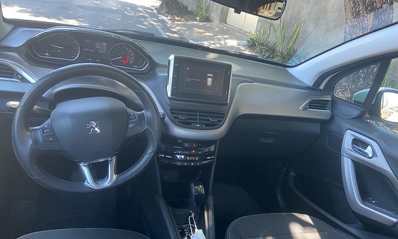 Peugeot 208 Griffe 2...