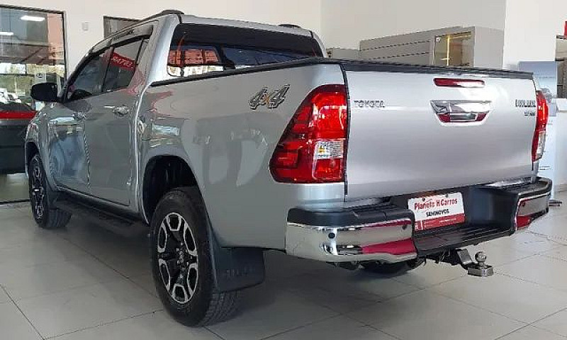 Toyota Hilux Srv 4X4...