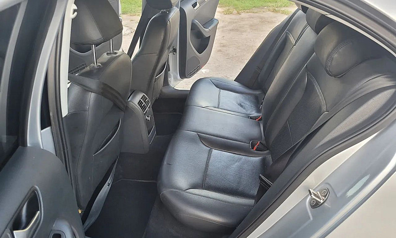 Volkswagen Jetta Tre...