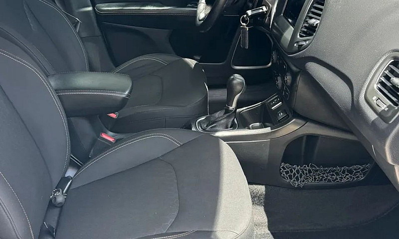 Jeep Compass Sport 2...