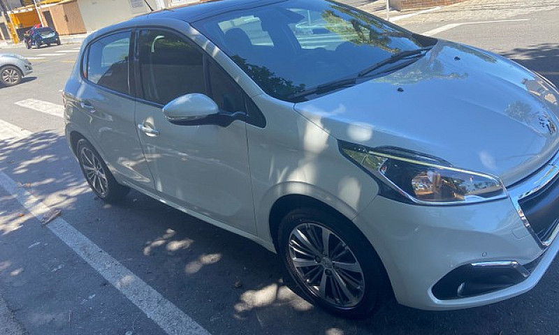 Peugeot 208 Griffe 2...