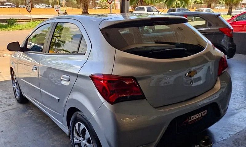 Onix 1.0 Lt Hatch An...