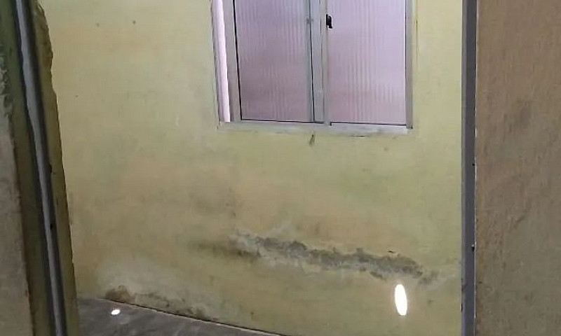 Vende-Se Casa Com 3 ...
