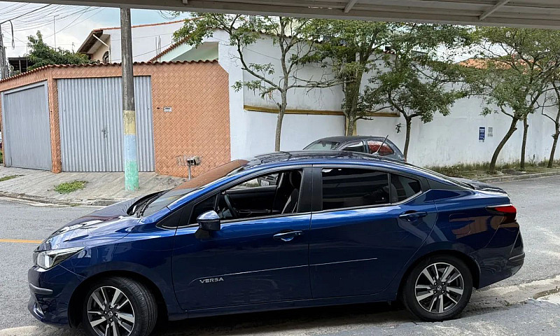 Nissan Versa Advance...