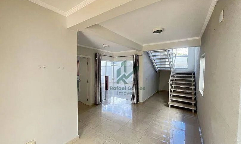 Casa Com 3 Dormitóri...