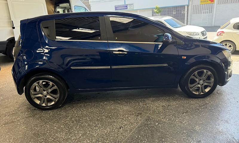 Chevrolet Sonic Hb L...
