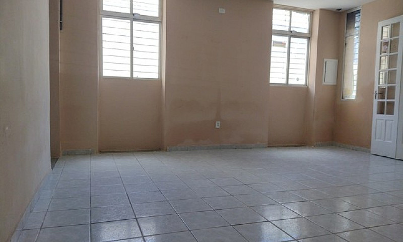 Alugo Ótima Casa Com...