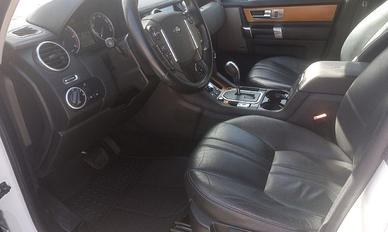 Land Rover Discovery...