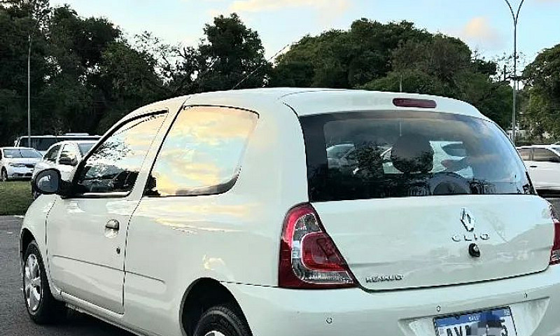 Renault Clio Authent...