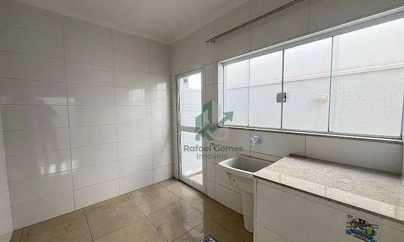 Casa Com 3 Dormitóri...